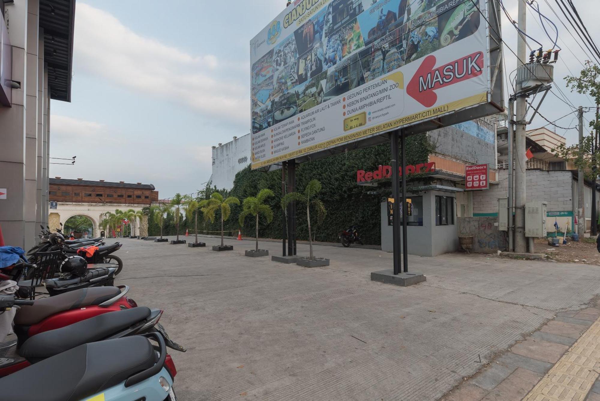 Urbanview Hotel Cianjur City Park By Reddoorz Luaran gambar